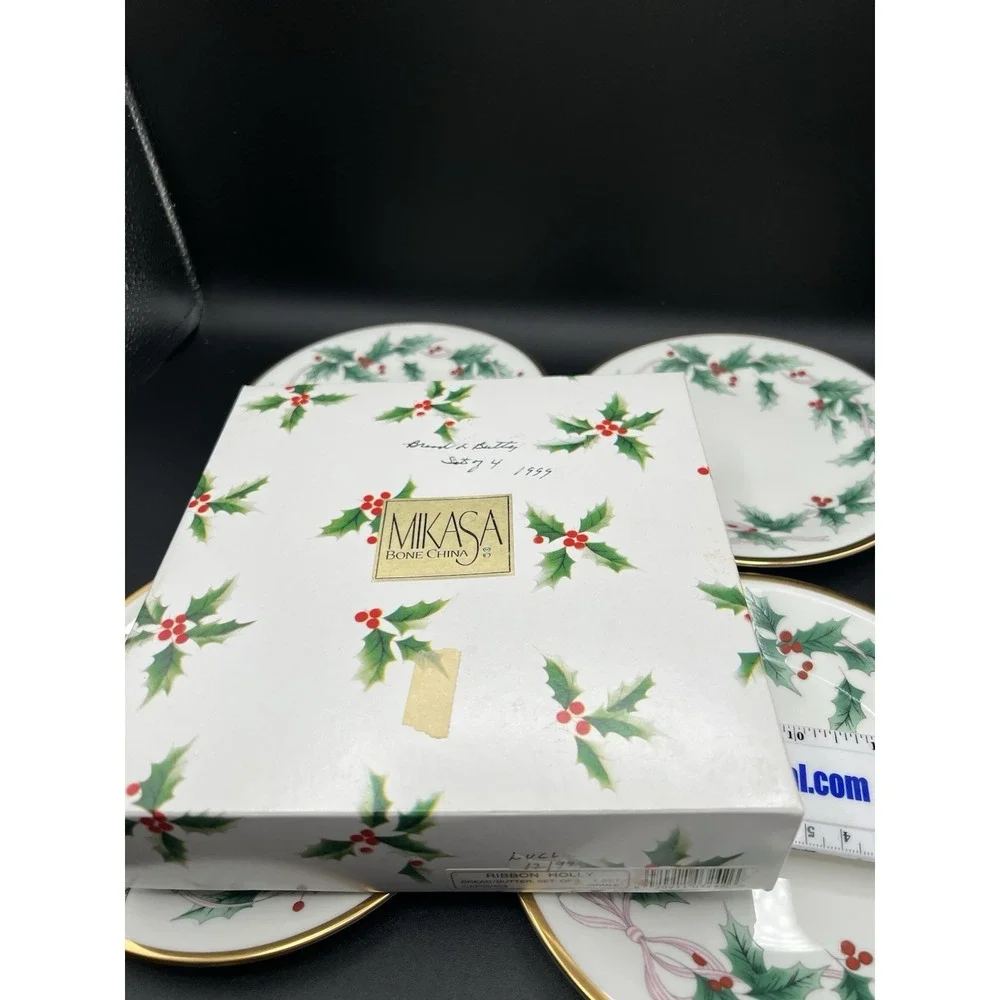 Mikasa Ribbon Holly Christmas 5/8